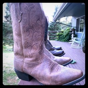 Justin’s western wear boots